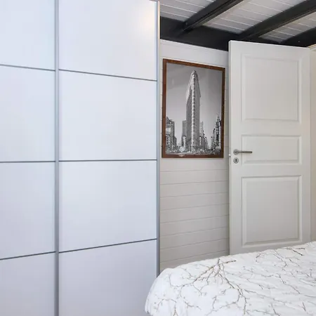 Vakantiehuis Enchanting With Whirlpool-by Traum *