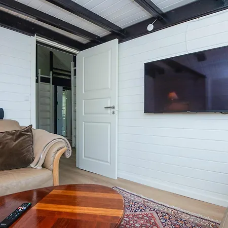 Vakantiehuis Enchanting With Whirlpool-by Traum